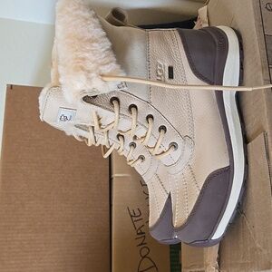 NEW UGG Adirondack Boot III